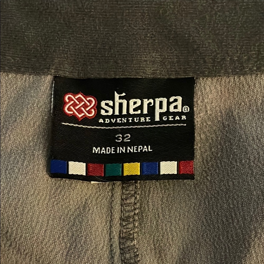 Sherpa Adventure Gear Gray Stretchy Shorts 32 - Picture 2 of 5